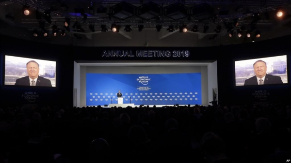 폼페오 미 국무장관이 22일 스위스 다보스에서 개막한 세계경제포럼에서 화상 연결로 연설하고 있다.