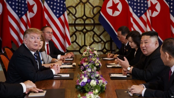 도널드 트럼프 미국 대통령과 김정은 북한 국무위원장은 지난달 28일 베트남 하노이에서 열린 확대정상회담에서 합의를 도출하지 못했다.