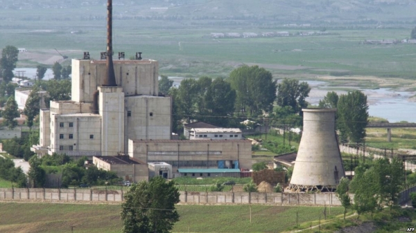 지난 2008년 6월 냉각탑 폭파를 앞두고 촬영한 북한 영변 핵시설.