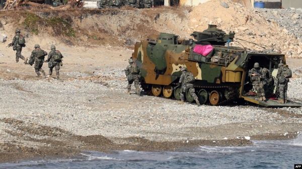 지난 2018년 5월 한국 포항에서 미-한 해병대가 연합훈련을 실시했다.