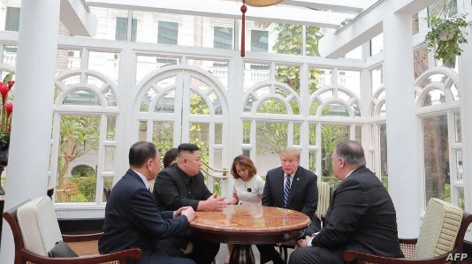 도널드 트럼프 미국 대통령과 김정은 국방위원장이 지난해 2월 베트남 하노이 소피텔 레전드 메트로폴 호텔에서 2차 정상회담을 했다.