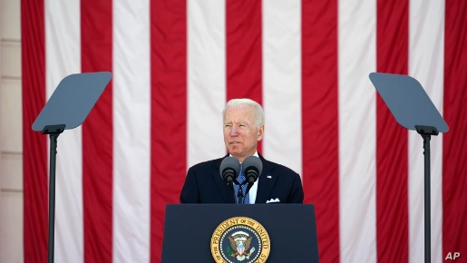 조 바이든 대통령이 31일 미국의 현충일인 '메모리얼 데이'를 맞아 알링턴 국립묘지에서 열린 기념식에서 연설했다.