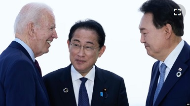 조 바이든 미국 대통령과 윤석열 한국 대통령, 기시다 후미오 일본 총리가 지난달 21일 히로시마에서 회담했다.