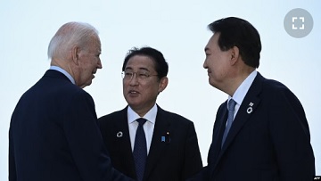 조 바이든 미국 대통령과 윤석열 한국 대통령, 후미오 기시다 일본 총리가 지난 5월 G7 정상회의가 열린 히로시마에서 회담했다.