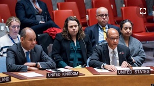 로버트 우드 유엔 주재 미국 차석대사(오른쪽)가 22일 뉴욕 유엔본부에서 열린 우크라이나 전쟁 관련 안보리 회의에서 발언하고 있다. 왼쪽은 제임스 카리우키 유엔 주재 영국 차석대사.