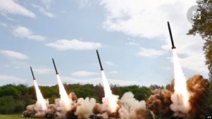 22일 북한 비공개 장소에서 진행된 핵반격가상종합전술훈련 중 방사포가 발사되는 모습. 북한 관영매체 조선중앙통신이 23일 보도.